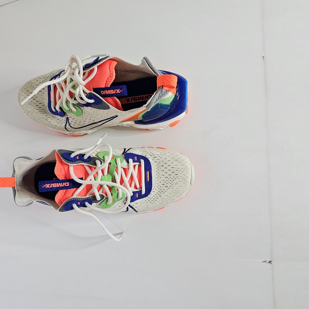 Nike Orange and Blue Athletic Shoes with Streamlined Design - Picture 5 of 9